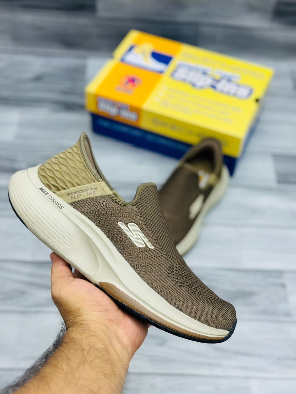 SKECHERS